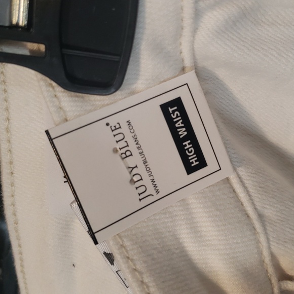 Judy Blue White Ankle Jeans - Picture 3 of 4